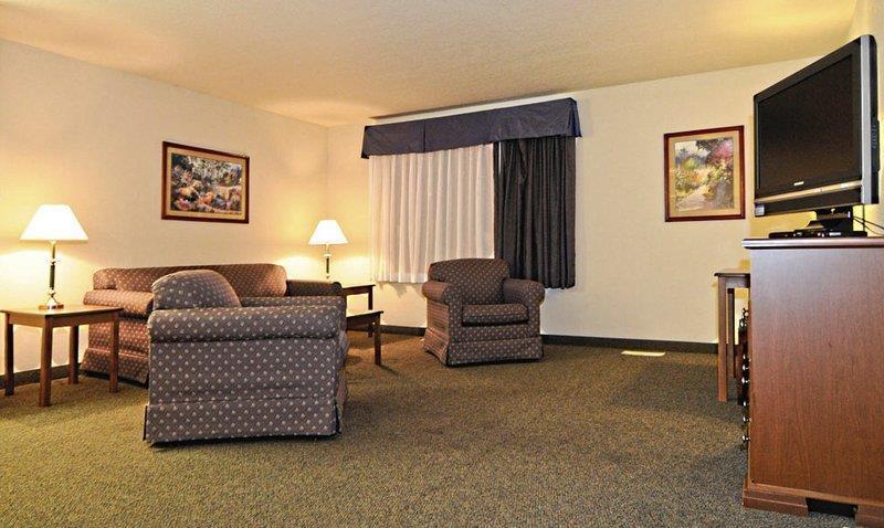 Best Western Fostoria Inn And Suites Room photo