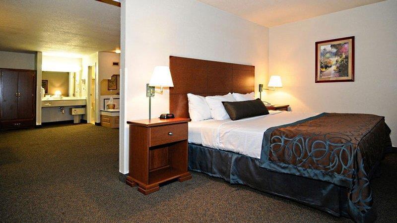 Best Western Fostoria Inn And Suites Room photo