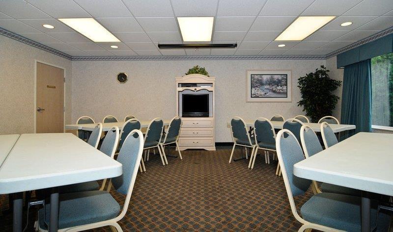 Best Western Fostoria Inn And Suites Restaurant photo